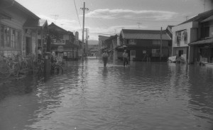 069五十一・九・十二(ネガ20)35（桑原町　大須駅前）.19760914